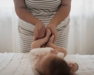 Tu bebé sufre cólicos La fisioterapia puede ayudar