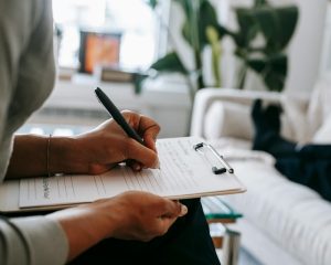 Por qué la psicología es clave para el bienestar en la sociedad moderna