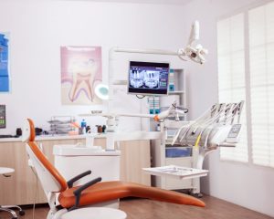 La importancia de acudir a una clínica dental salud bucodental al alcance de todos