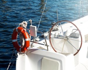 El auge del turismo náutico impulsa la demanda de cursos breves de navegación en La Manga