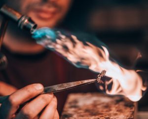 El resurgir de la artesanía joyera recupera el protagonismo frente a la producción industrial en el corazón de Barcelona